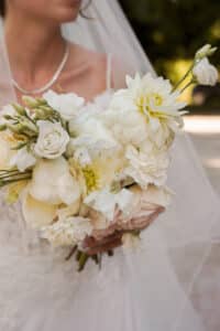 bouquet de mariée blanc, fleuriste mariage